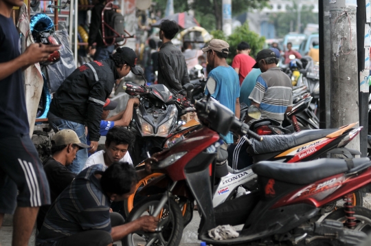 Jelang Lebaran, Bengkel Motor Kebanjiran Pelanggan