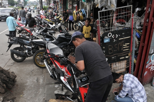 Jelang Lebaran, Bengkel Motor Kebanjiran Pelanggan