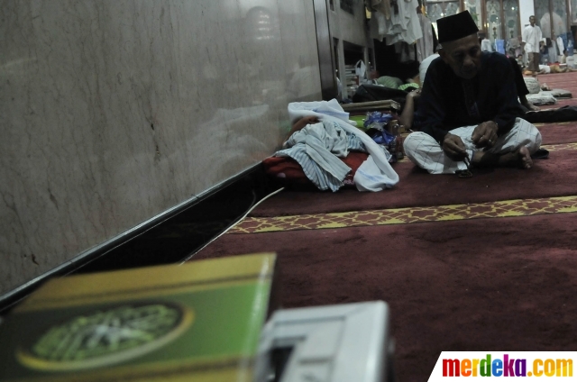 Foto : Meraih Lailtul Qadar dengan Iktikaf di Masjid At 