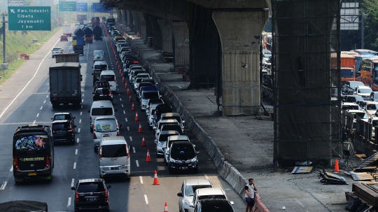 H-6 Lebaran, Tol Cikarang Mulai Alami Kemacetan