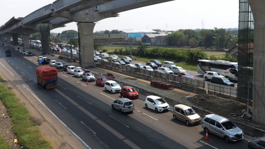 H-6 Lebaran, Tol Cikarang Mulai Alami Kemacetan