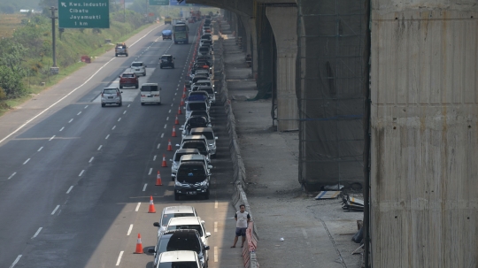 H-6 Lebaran, Tol Cikarang Mulai Alami Kemacetan