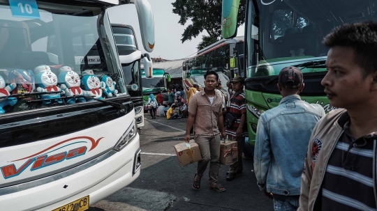 Suasana Arus Mudik di Terminal Kalideres