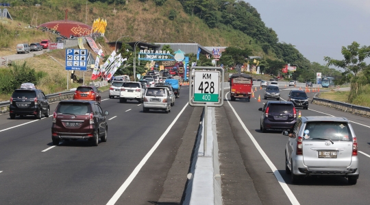 Urai Kemacetan, Tol Semarang-Bawean Buka Contraflow