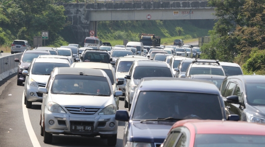 Urai Kemacetan, Tol Semarang-Bawean Buka Contraflow