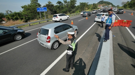 Urai Kemacetan, Tol Semarang-Bawean Buka Contraflow