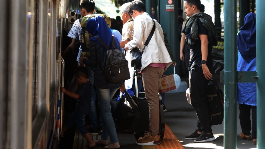 H-5 Lebaran, Pemudik Padati Stasiun Gambir