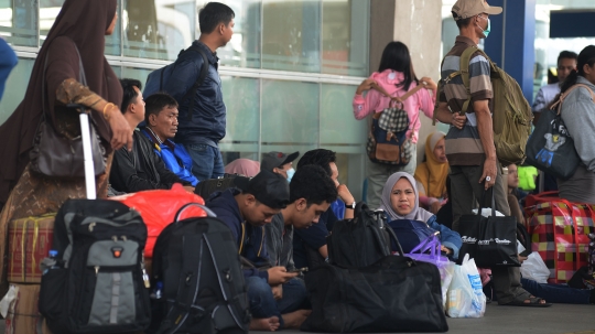 Suasana Arus Mudik di Terminal Pulogebang