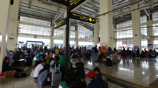 Suasana Arus Mudik di Terminal Pulogebang