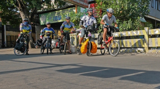 Rombongan Mudik Naik Sepeda dari Tangerang ke Pacitan Jawa Timur