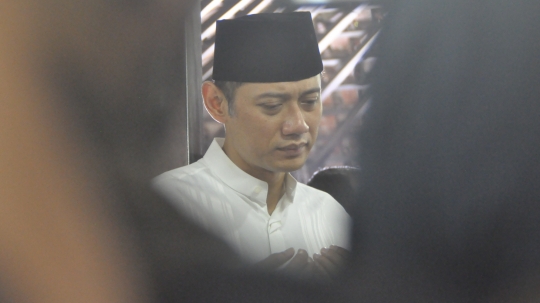 Tangis SBY, AHY, dan Ibas Warnai Persemayaman Ani Yudhoyono