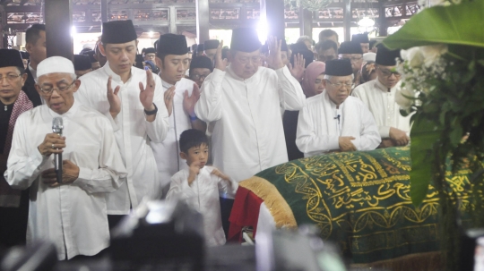 Ma'ruf Amin Jadi Imam Salat Jenazah Ani Yudhoyono