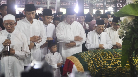 Ma'ruf Amin Jadi Imam Salat Jenazah Ani Yudhoyono