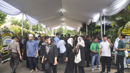 Tokoh Nasional hingga Masyarakat Hadir di Persemayaman Ani Yudhoyono