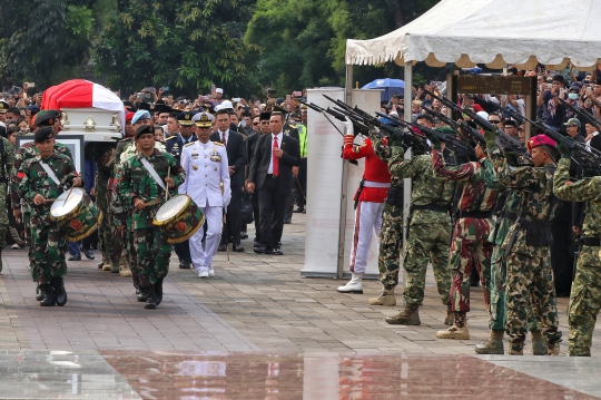 Presiden Jokowi Pimpin Upacara Pemakaman Ani Yudhoyono