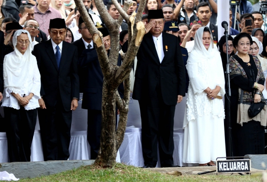 Presiden Jokowi Pimpin Upacara Pemakaman Ani Yudhoyono