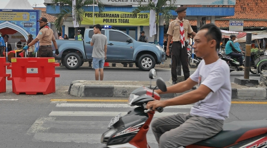 Pramuka Ikut Atur Lalu Lintas di Jalur Mudik