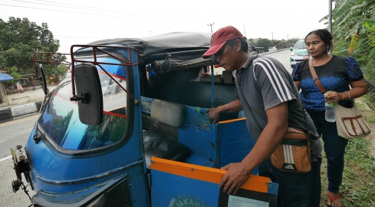 Pemudik Ini Nekat Naik Bajaj ke Cirebon