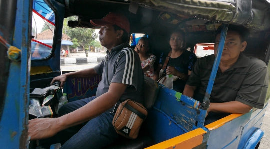 Pemudik Ini Nekat Naik Bajaj ke Cirebon