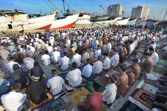 Melihat Salat Idul Fitri di Pelabuhan Sunda Kelapa