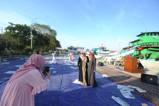 Melihat Salat Idul Fitri di Pelabuhan Sunda Kelapa