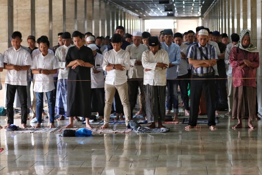 Ribuan Jemaah Salat Idul Fitri Padati Masjid Istiqlal