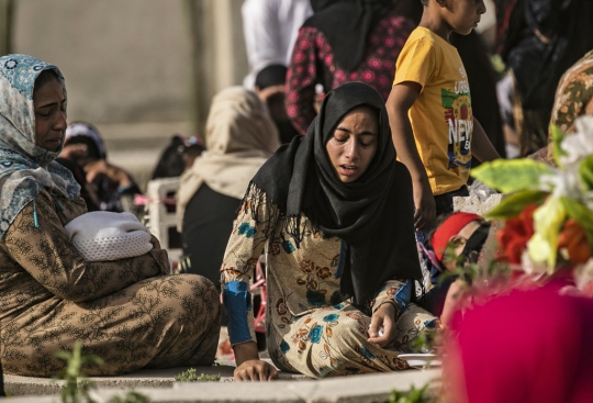 Muslim Suriah Rayakan Lebaran di Pemakaman