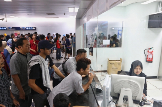 Antusiasme Warga Manfaatkan Libur Lebaran dengan Naik MRT