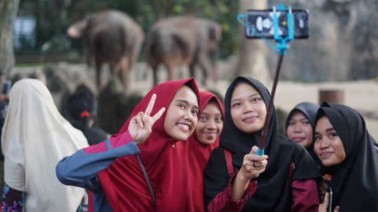 Taman Margasatwa Ragunan Dipadati Puluhan Ribu Pengunjung