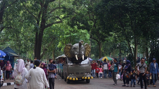 Taman Margasatwa Ragunan Dipadati Puluhan Ribu Pengunjung