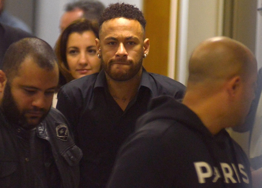 Ekspresi Neymar Diperiksa Polisi Lantaran Umbar Foto Terkait Pemerkosaan
