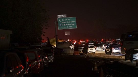 Arus Balik, Begini Kepadatan di Gerbang Tol Cikampek Utama