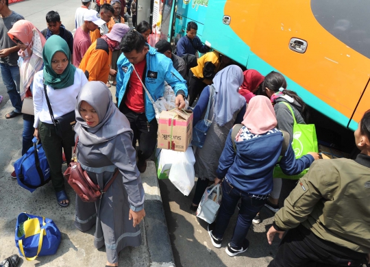 Kepadatan Puncak Arus Balik di Terminal Kampung Rambutan