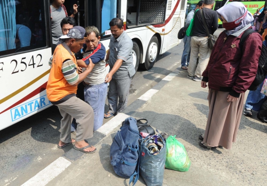 Kepadatan Puncak Arus Balik di Terminal Kampung Rambutan