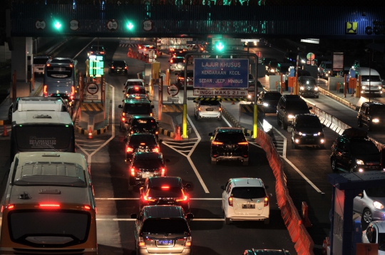 Arus Balik Pemudik Mulai Padati Tol Trans Jawa