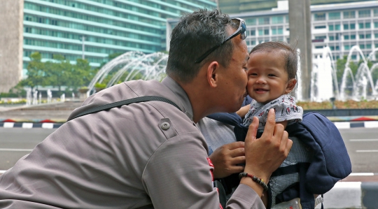 Kisah Polisi Tak Bisa Mudik Lantaran Jaga Ibu Kota