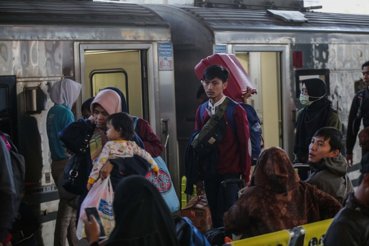 78.249 Pemudik Kembali ke Ibu Kota Lewat Stasiun Gambir