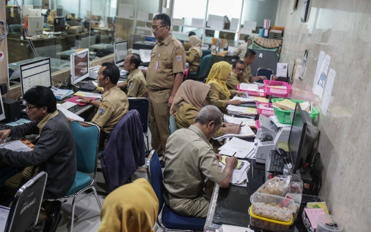 Suasana Hari Pertama Masuk Kerja PNS di Balai Kota Usai Lebaran