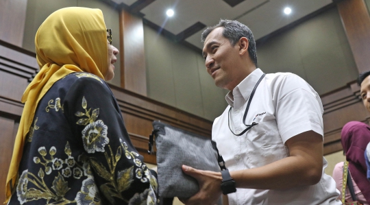 Dukungan Keluarga dan Kerabat Mengalir di Sidang Karen Agustiawan