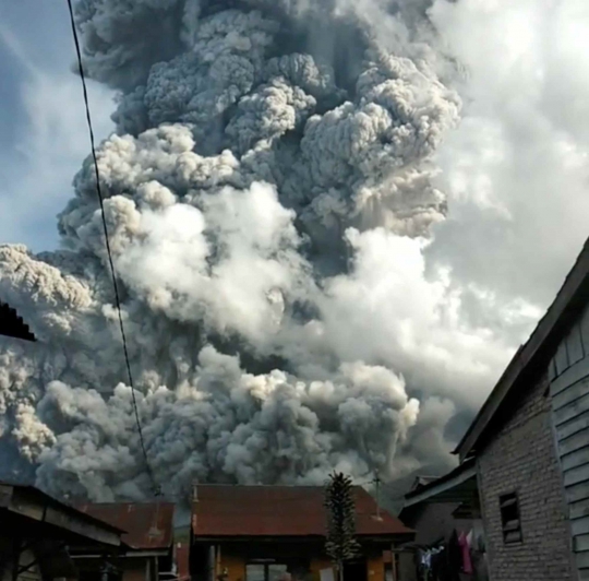 Penampakan Erupsi Mengerikan Gunung Sinabung
