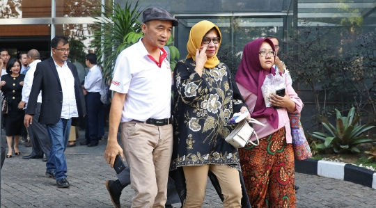 Ekspresi Sedih Karen Agustiawan Usai Divonis 8 Tahun Penjara