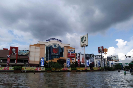 Banjir Masih Lumpuhkan Pusat Bisnis Samarinda