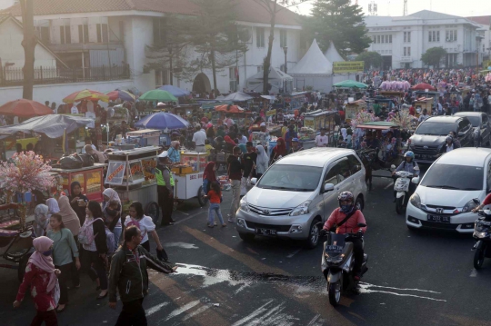 Dikuasai Delman dan PKL, Jalan Dekat Museum Fatahillah Semrawut