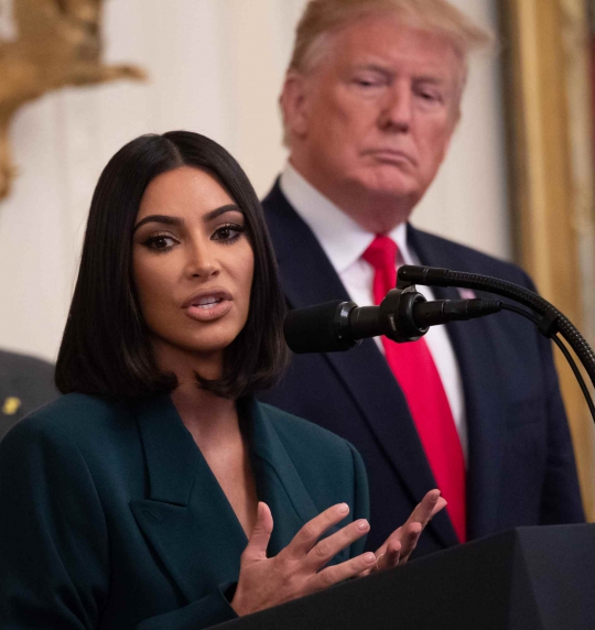 Bantu Kehidupan Eks Napi, Kim Kardashian Temui Donald Trump