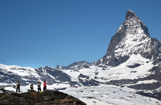 Menikmati Keindahan Gunung Matterhorn
