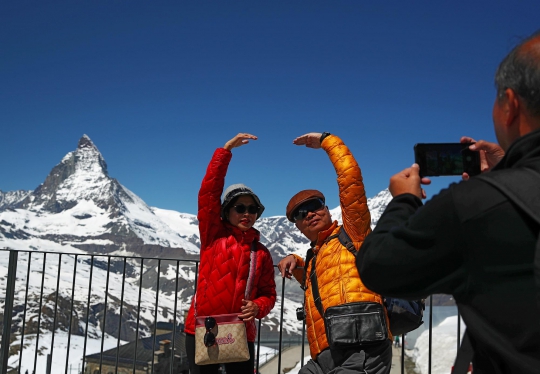 Menikmati Keindahan Gunung Matterhorn
