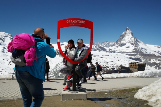 Menikmati Keindahan Gunung Matterhorn