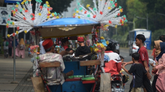 Sempat Dilarang, Delman Hias Kembali Keliling Monas