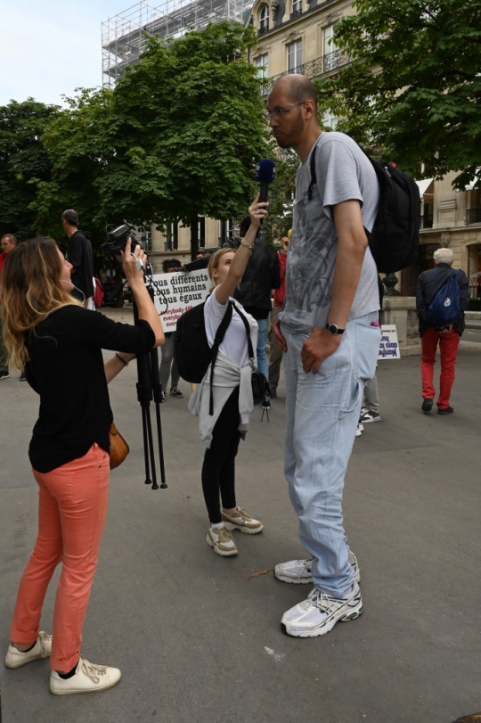 Saat Orang-orang Tertinggi Dunia Jalan-jalan di Paris