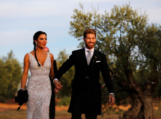 Kemesraan Sergio Ramos dan Pilar Rubio di Hari Pernikahan